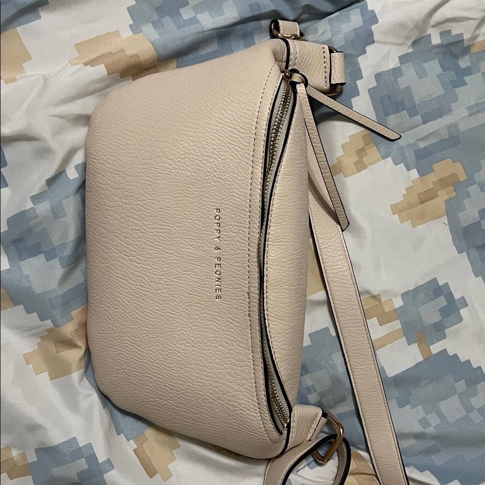 Poppy & Peonies SIDEKICK in cream color new without tags
